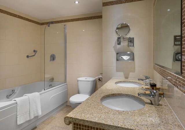 Отель Bonnington Hotel & Leisure Centre Дублин-21
